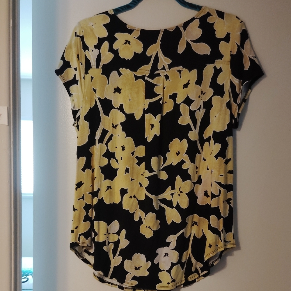 Alfani Yellow and White Floral Short Sleeve Tee - Picture 5 of 6